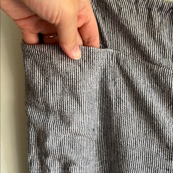 Chico's Black and White Wide Leg Linen Blend Coastal Lagen Look Pants Sz 12 or L - Picture 3 of 11